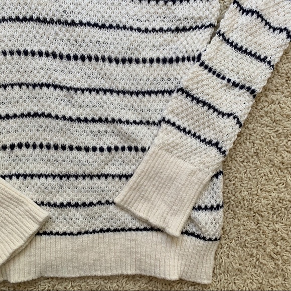 The GAP Lightweight Striped Sweater - Picture 3 of 4